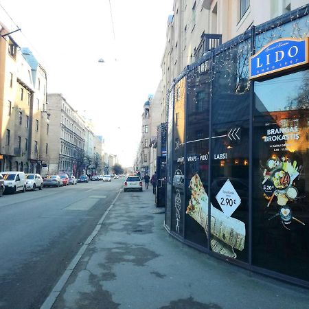 Апартаменты Tiny Non-Smoking Caka & Free Parking Рига Экстерьер фото
